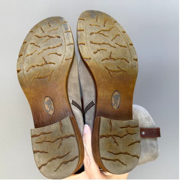 Sofft water proof gray suede slouchy boots - low heel - side zip - round toe - 9 - Picture 9 of 10